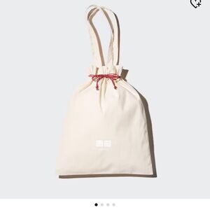 🆕 UNIQLO GIFT BAG - NWT